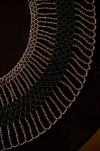 Load image into Gallery viewer, Collier Tapistelar in Silver and Verdant Crystal